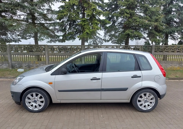 Ford Fiesta cena 8999 przebieg: 151000, rok produkcji 2006 z Płońsk małe 121